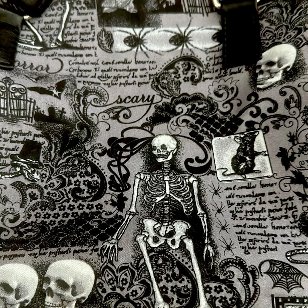 Y2K RARE SKULL 💀 POTION SATCHEL IN GREAT CONDITION - Picture 3 of 7